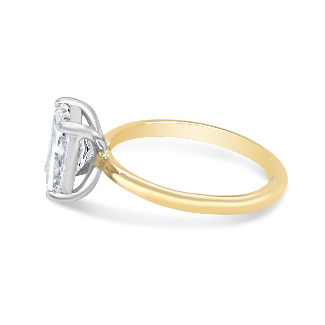 Solitaire Engagement Ring with Radiant Cut Diamond